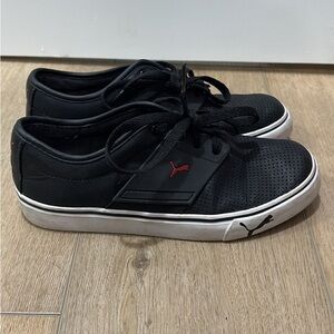 Puma Men's Black and Red Sneakers